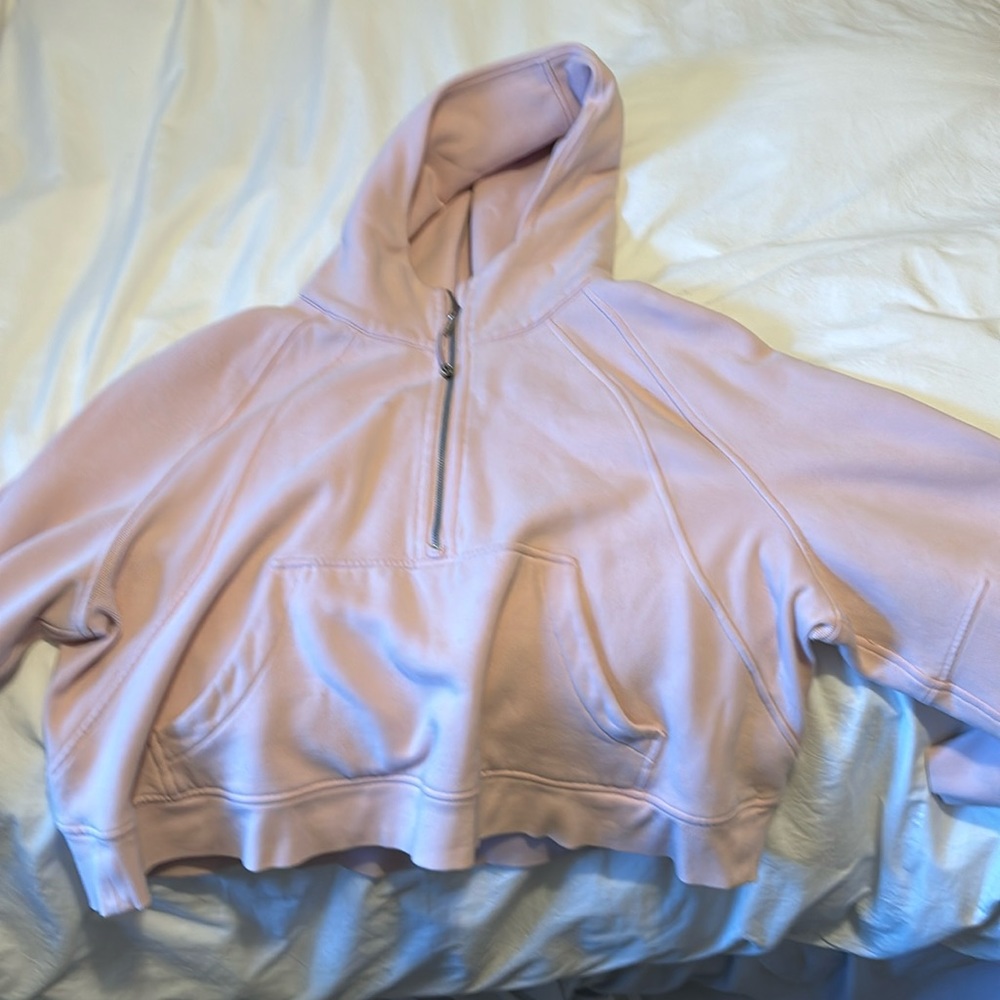 Light pink Lululemon cropped scuba